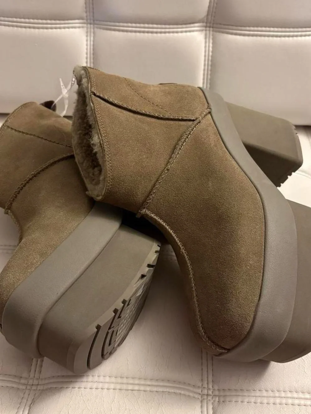 UGG Hickory Classic New Heights Platform Mini Boots Women Size 9.5 Brand New